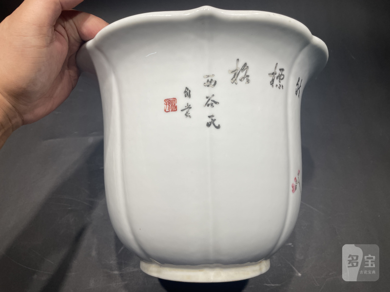民国 粉彩折枝梅花花口花盆一对 - 图13